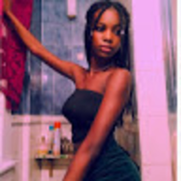 Meet your Posher, Hannah - Picture 1 of 1